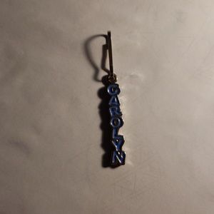 Carolyn zipper pull